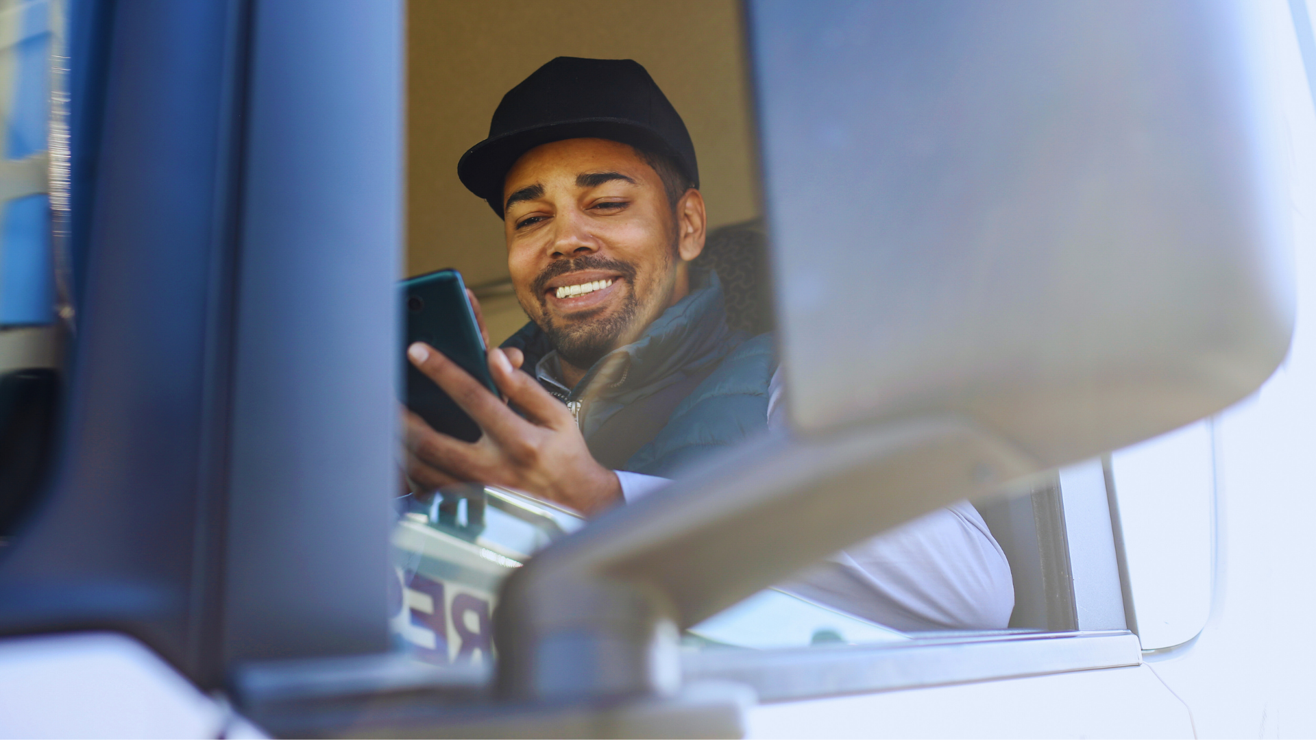 AI-powered logistics dashboard with real-time freight tracking and delivery updates